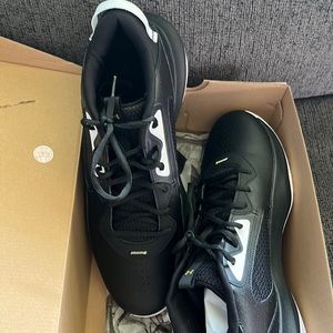 Size 14 men’s Under Armour shoes …